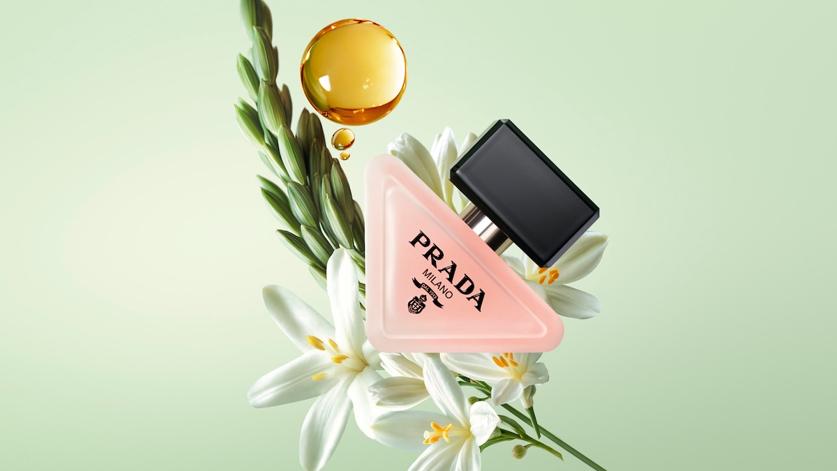 フローラルアンバリーの香りを纏うプラダ パラドックス ヘアミスト