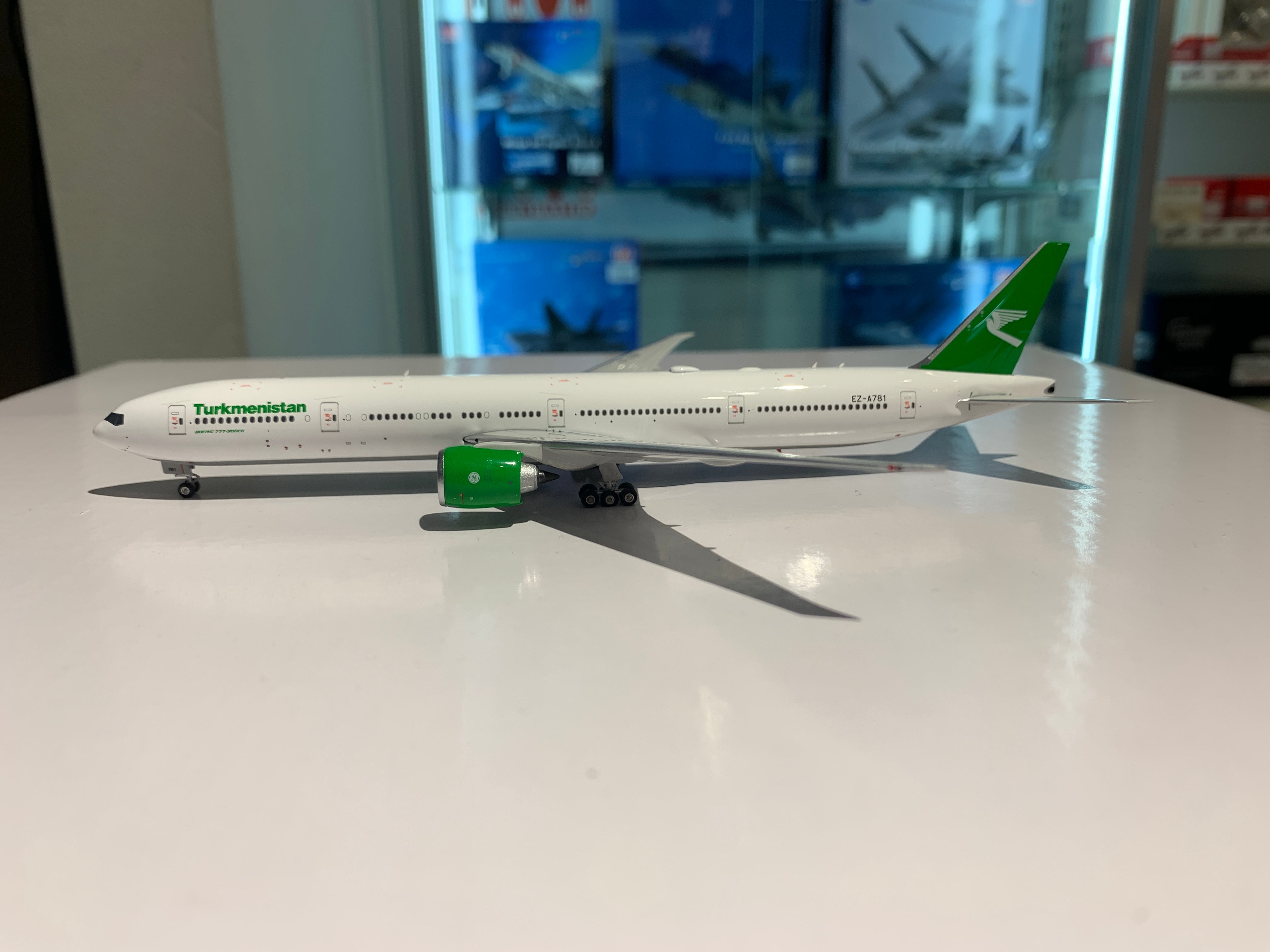 Phoenix 777-300ER トルクメニスタン航空 EZ-A781 1/400[11890]