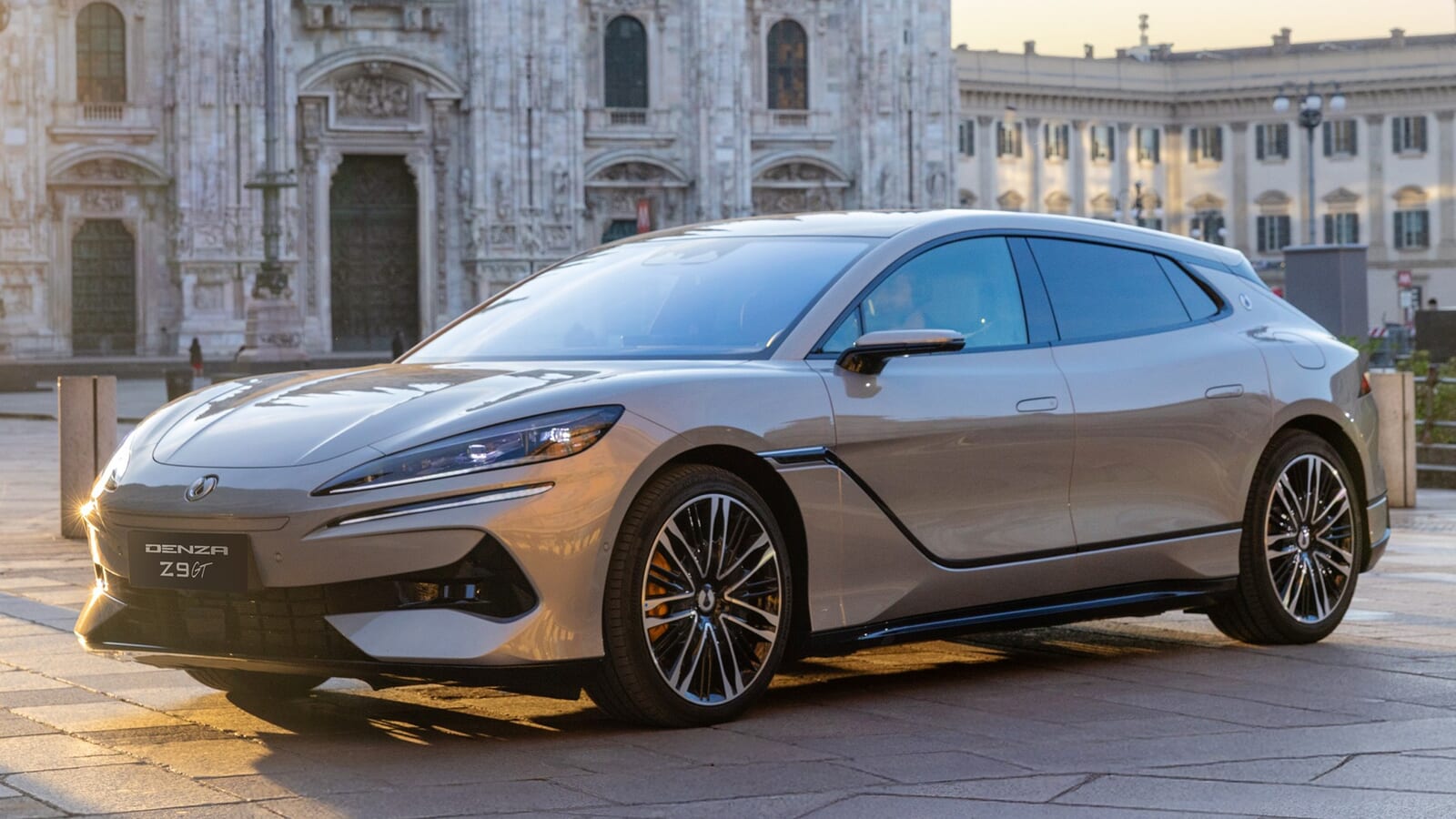 945馬力！BYDの高級ブランド「デンツァ」の新型EVワゴン、Z9 GTが英国