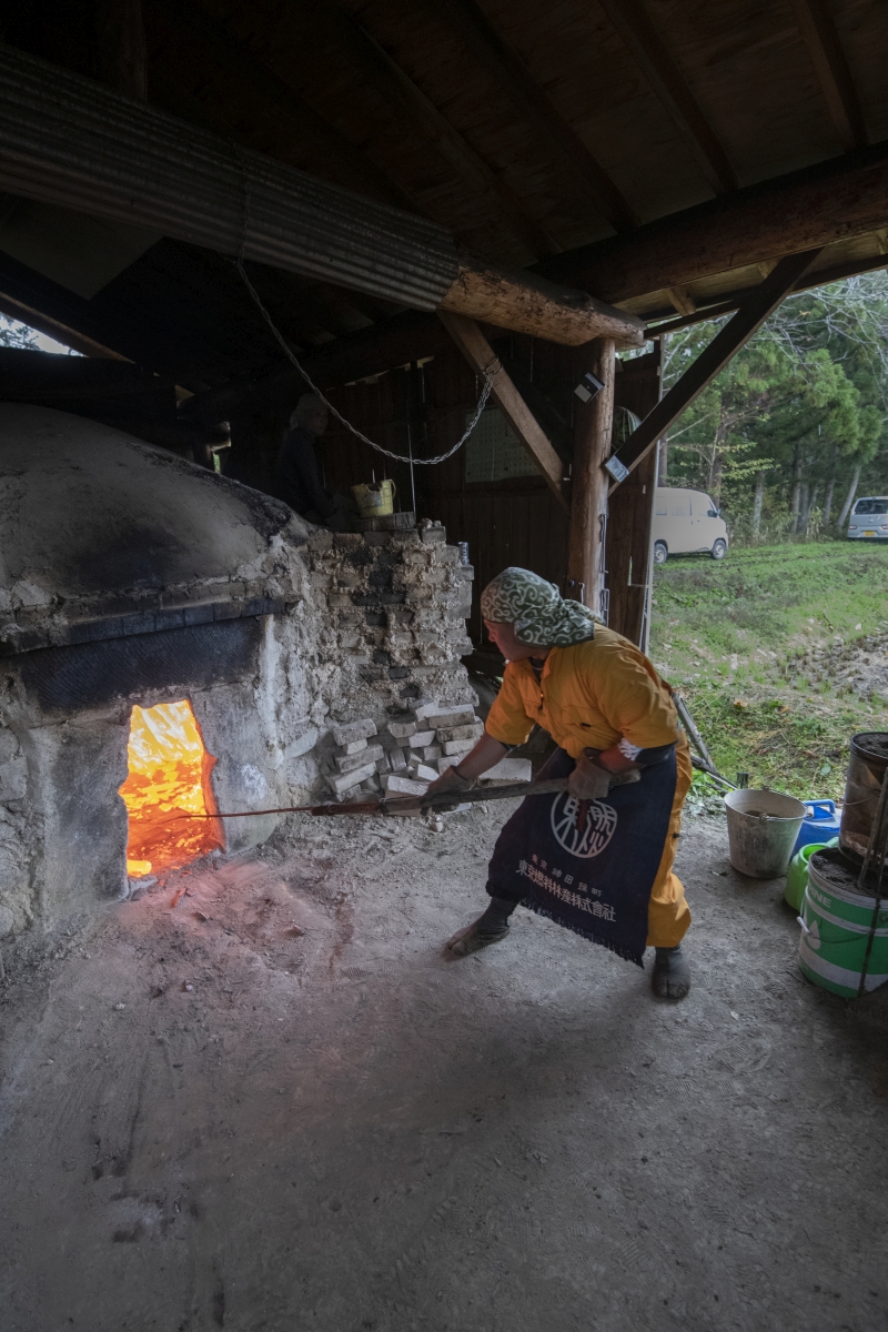小さいエネルギーで暮らすコツ : 太陽光・水力・薪&炭で、電気も熱も