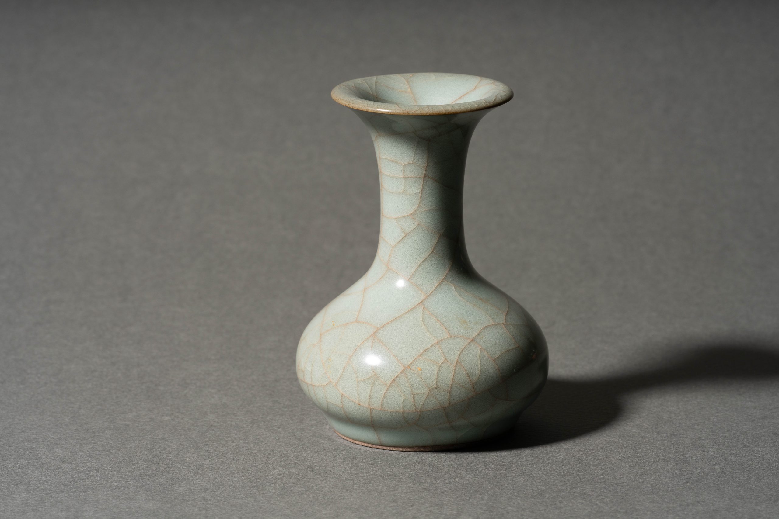 南宋官窯 青磁長頸瓶 – Celadon bottle | 陶磁オンライン美術館ーTOUJI