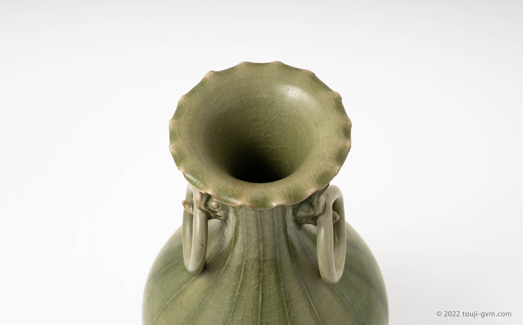 龍泉窯 青磁花口獣环耳瓶 – Longquan Celadon | 陶磁オンライン美術館