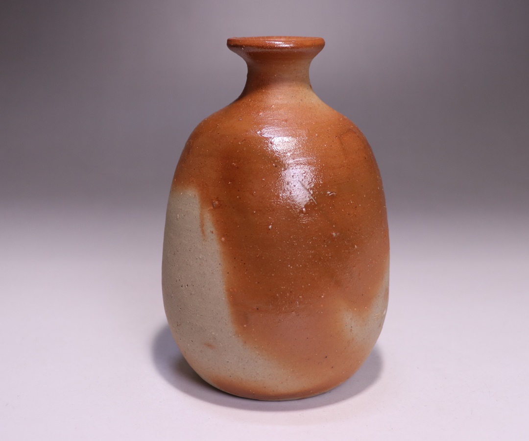 伊勢崎 満 作 「伊部緋襷徳利」 ～備前焼専門卸小売店 川口陶楽苑～