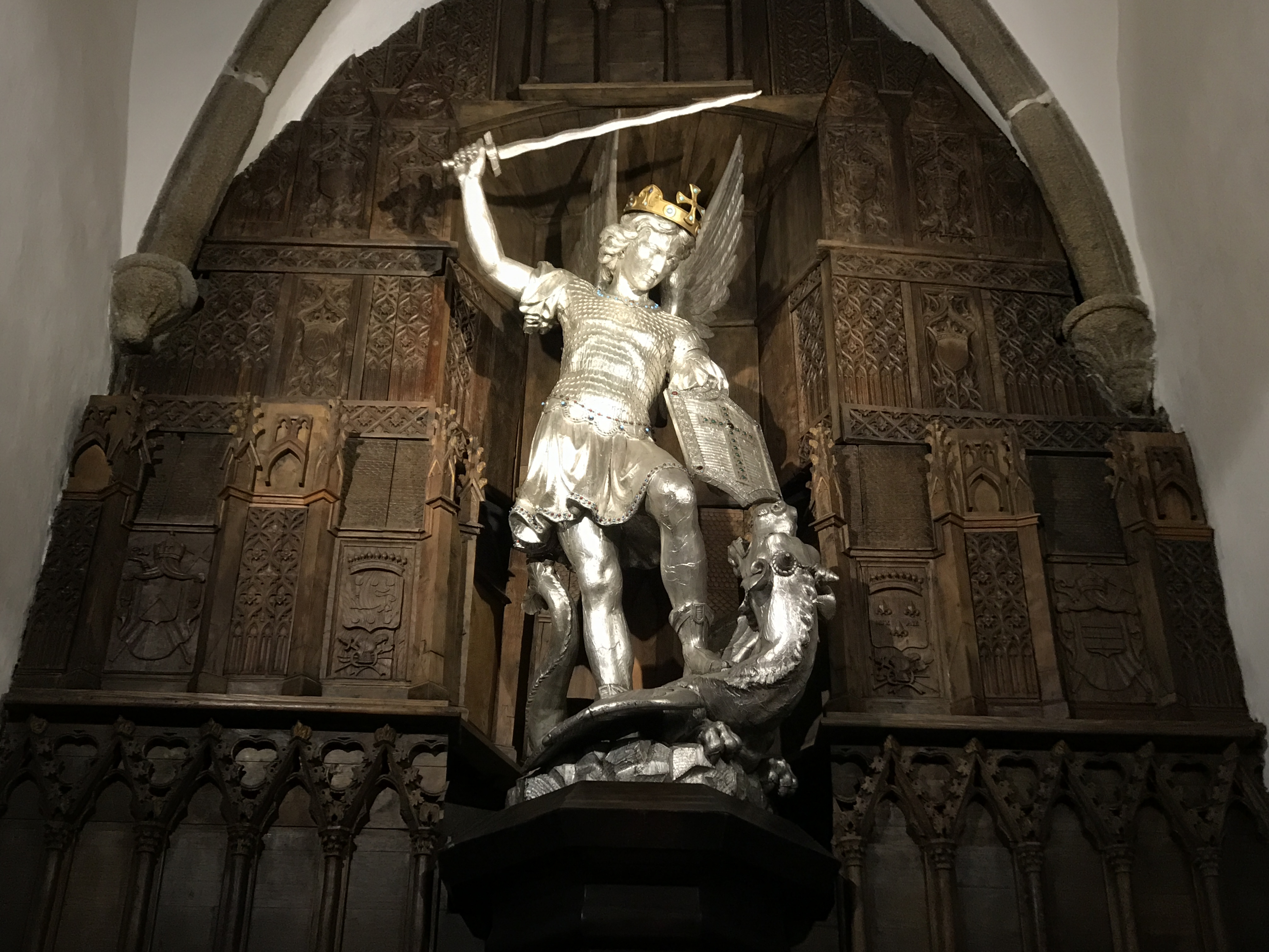 モン・サン・ミッシェルと輝きを取り戻した銀色の大天使ミカエル