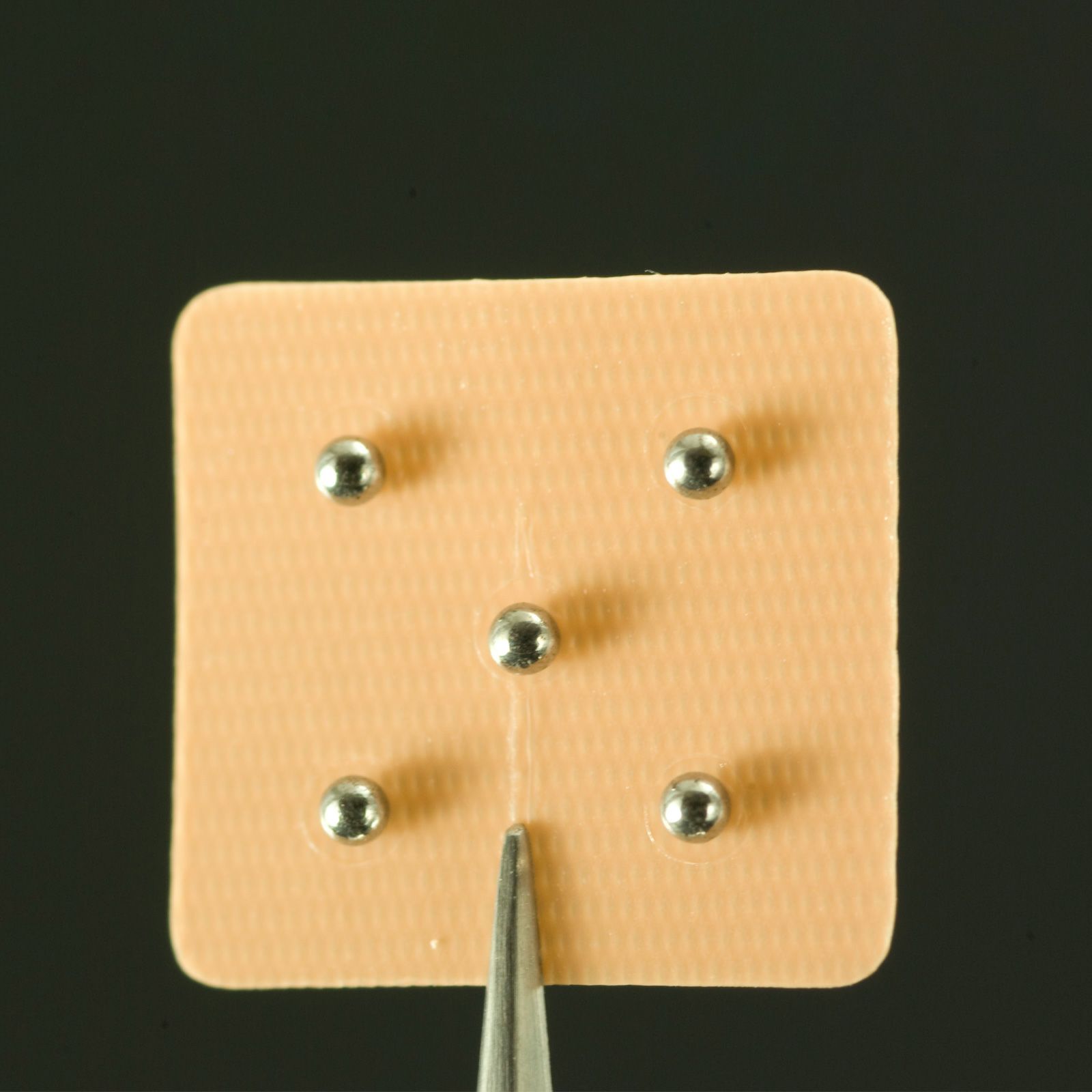 750枚 マグレインファイブ 銀粒（肌色） | トワテック