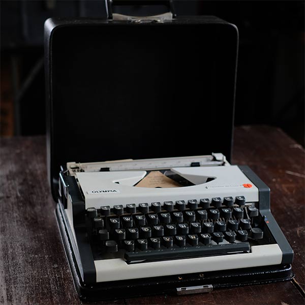 OLYMPIA Traveller de Luxe S タイプライター – zakka store towi