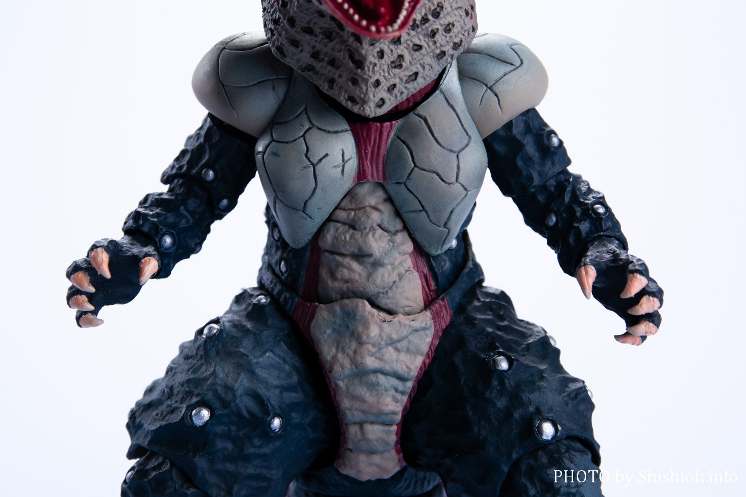 新品 未開封 ゴルザ（ウルトラマンティガ） 開封済み フィギュア S.H.