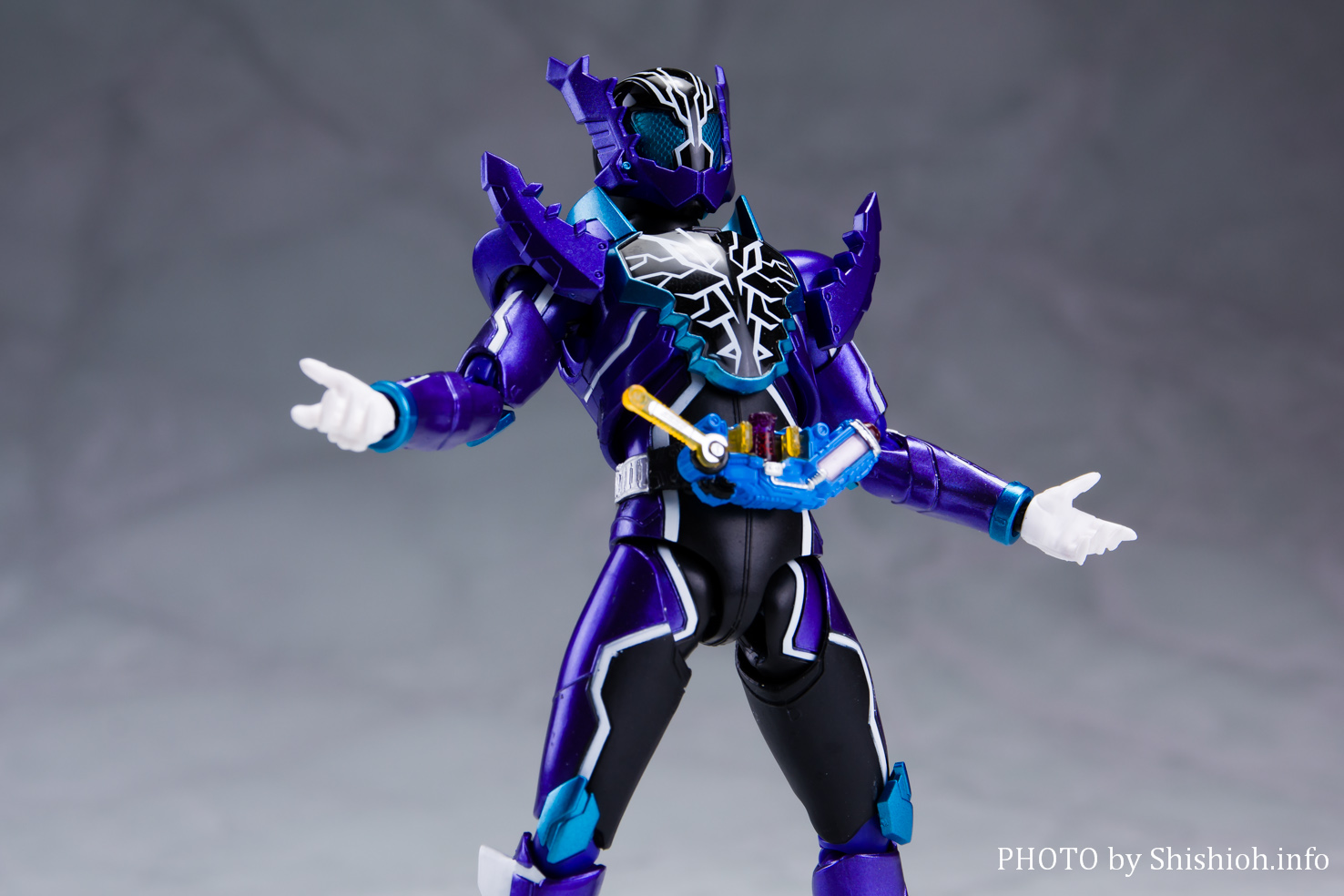 レビュー】S.H.Figuarts 仮面ライダーローグ