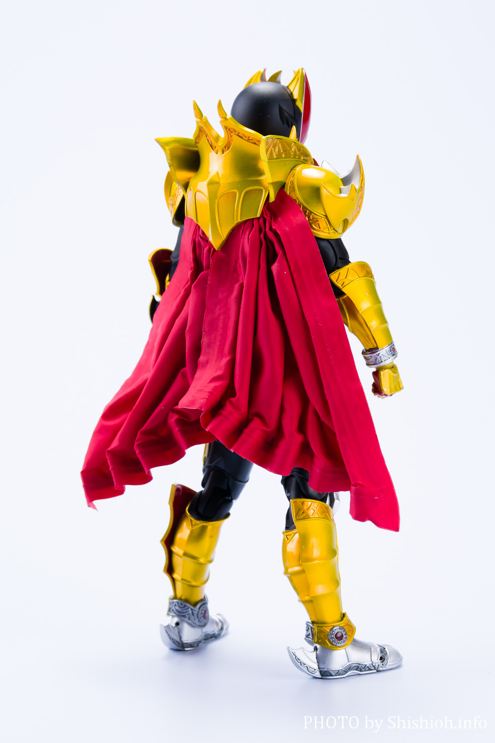 レビュー】S.H.Figuarts（真骨彫製法） 仮面ライダーキバ エンペラー