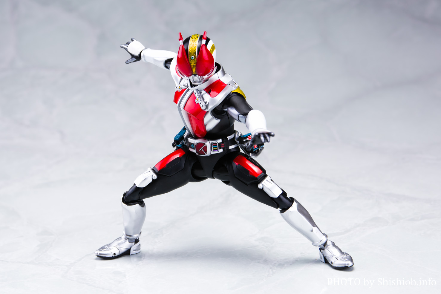 レビュー】 S.H.Figuarts（真骨彫製法） 仮面ライダー電王 ソードフォーム