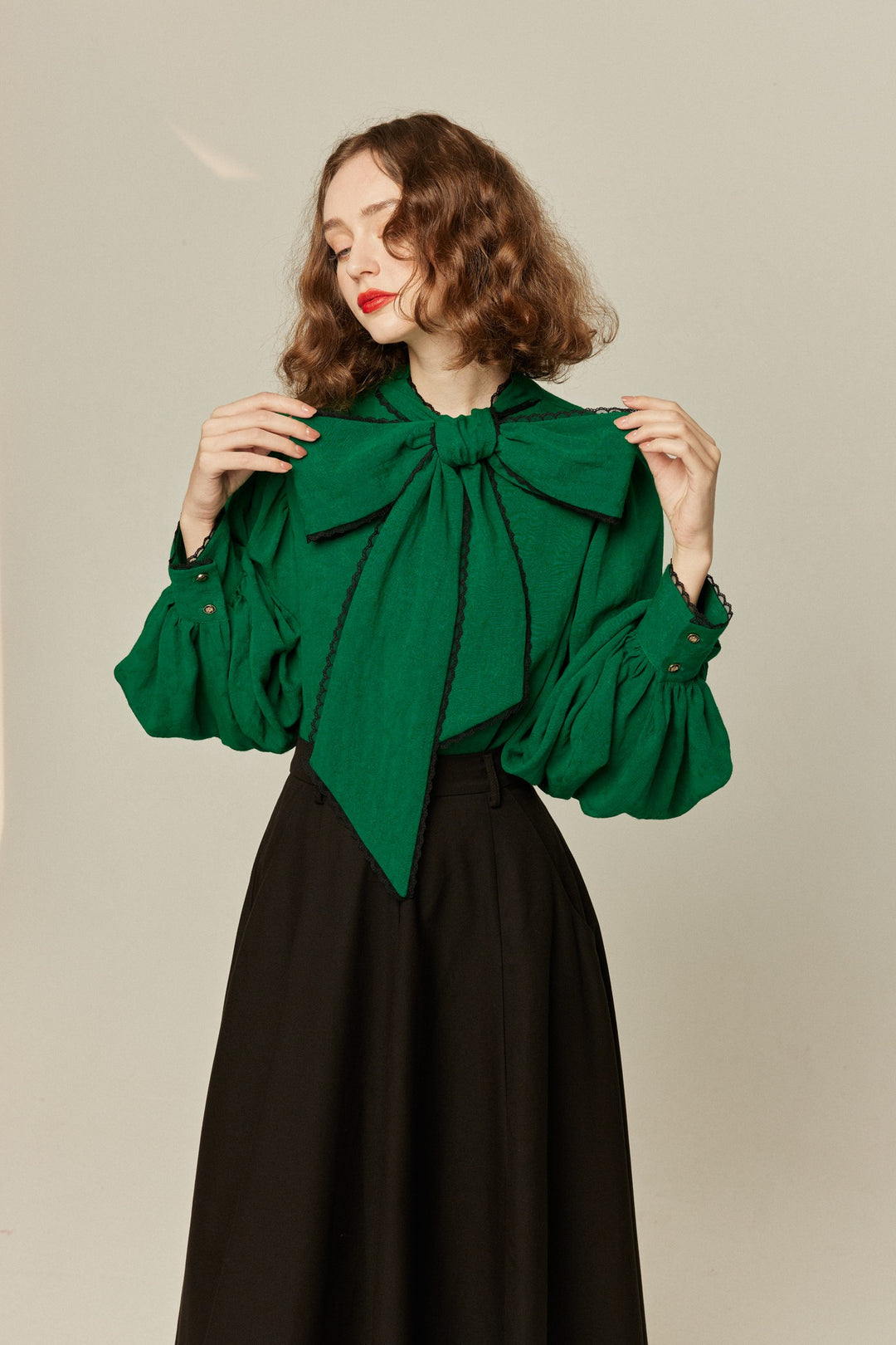 ようやく咲いた花》レーストリミングリボンジャガードブラウス-Green