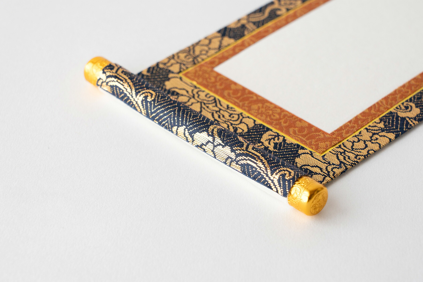 楽天市場】掛軸 六字名号 金襴 選べる4サイズ 豪華 伝統的 掛け軸 南無