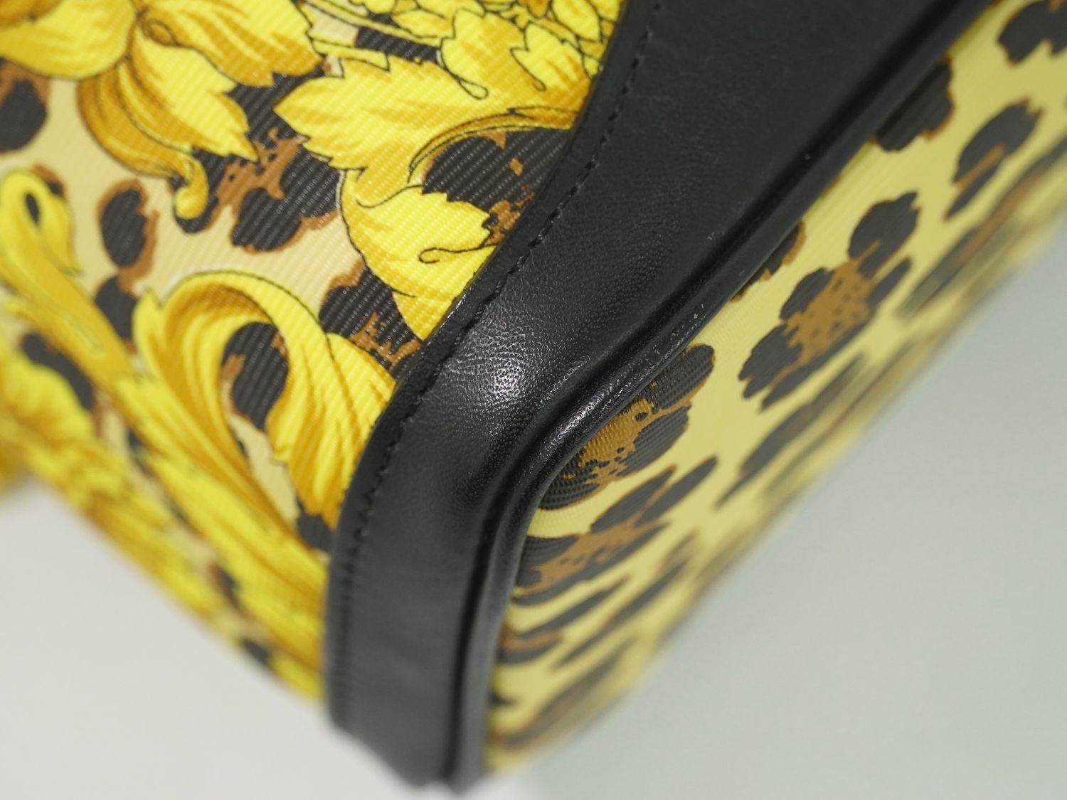 本物 ジャンニ ヴェルサーチ GIANNI VERSACE レオパード柄 バニティ