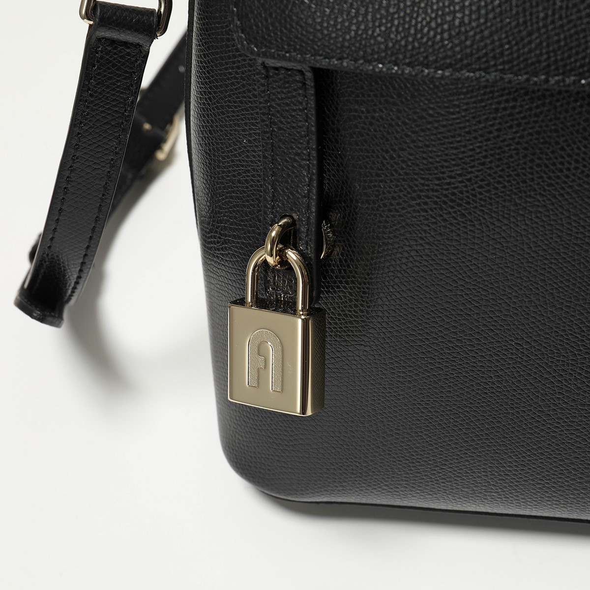 楽天市場】Furla フルラ ショルダーバッグ PIPER M DOME BAHUFPI