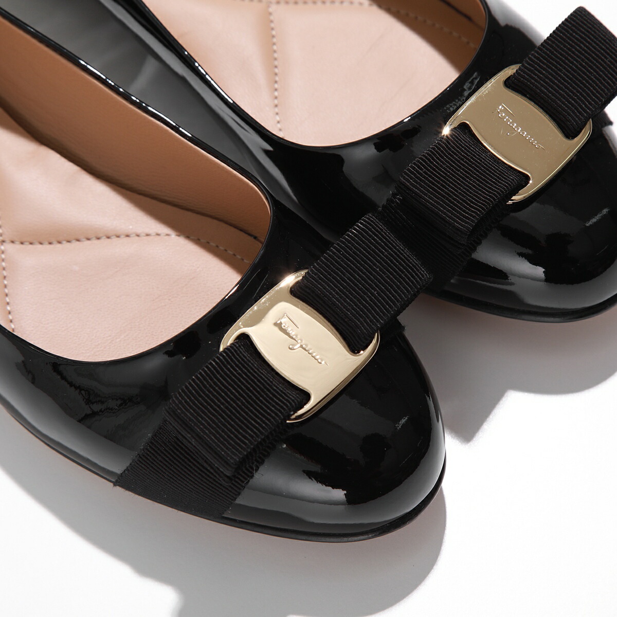 楽天市場】FERRAGAMO フェラガモ パンプス VARINA ヴァリナ 01 A181