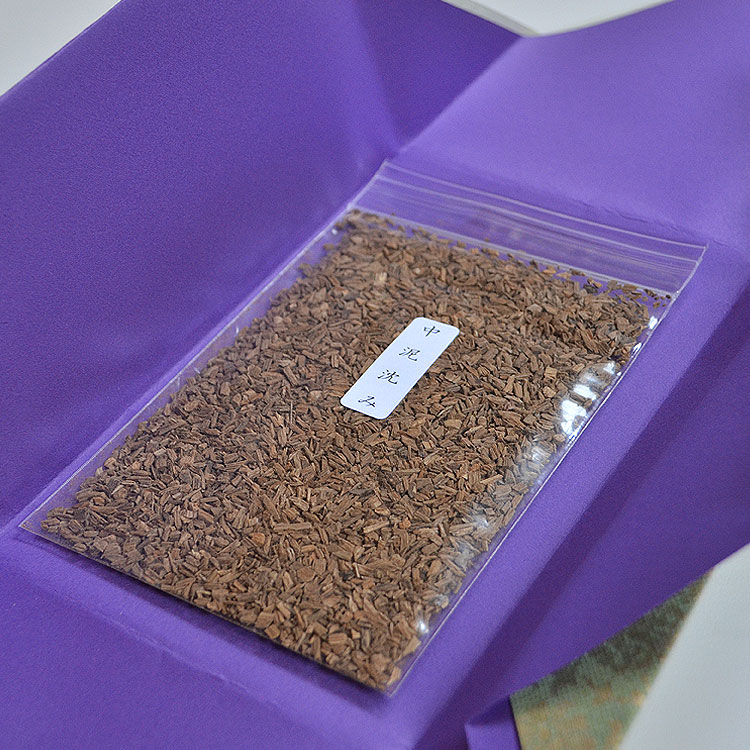 楽天市場】【桐箱】沈香［中泥沈み］20g タトウ紙・桐箱入り【長川