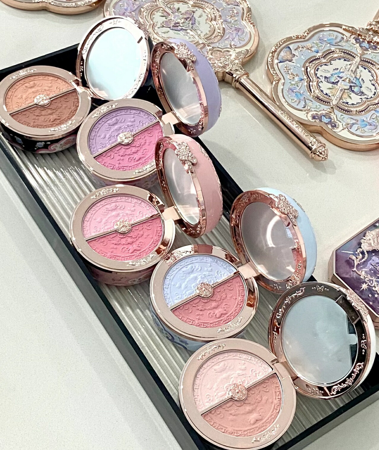 楽天市場】国内発送【胡蝶雲肩チークカラー】Flower Knows フラワー