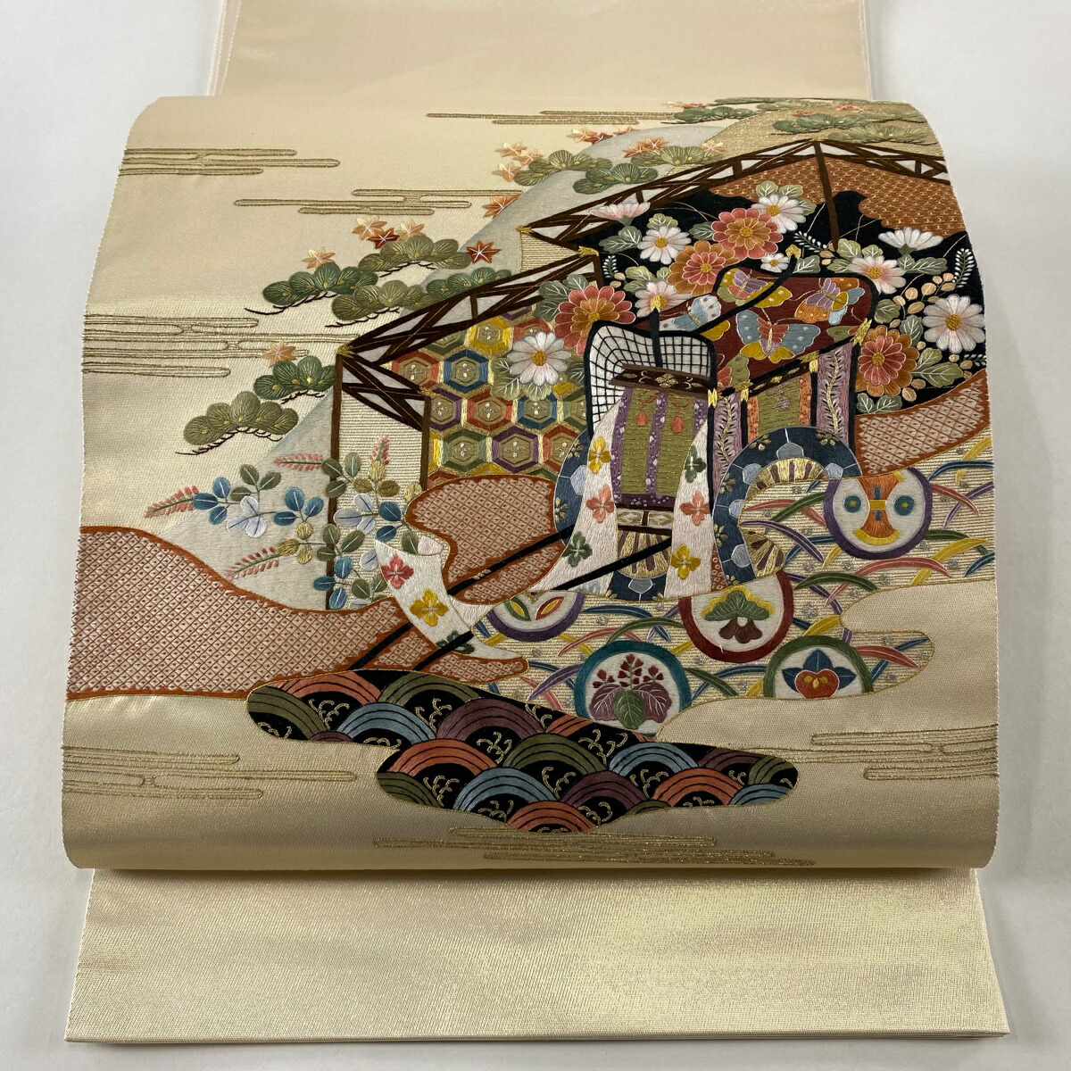 楽天市場】袋帯 美品 逸品 雪英導 御所車 草花 刺繍 金糸 金色 お太鼓