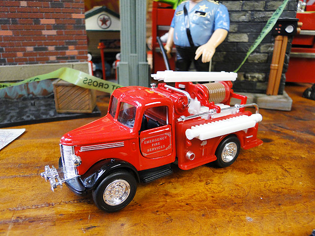 楽天市場】昔の消防車 ファイヤートラック ミニカー （レッド×シルバー