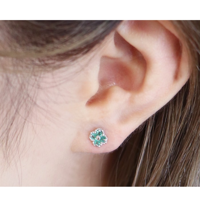 楽天市場】K18 ピアス エメラルド 0.2ct 5月誕生石 フラワー スタッド