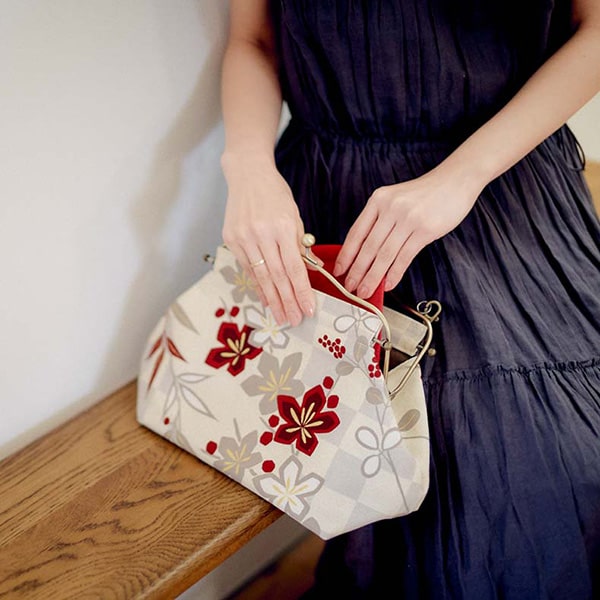 楽天市場】亥之吉 横長ベンリーがま口 [いちまつうめ] 市松梅 生成り