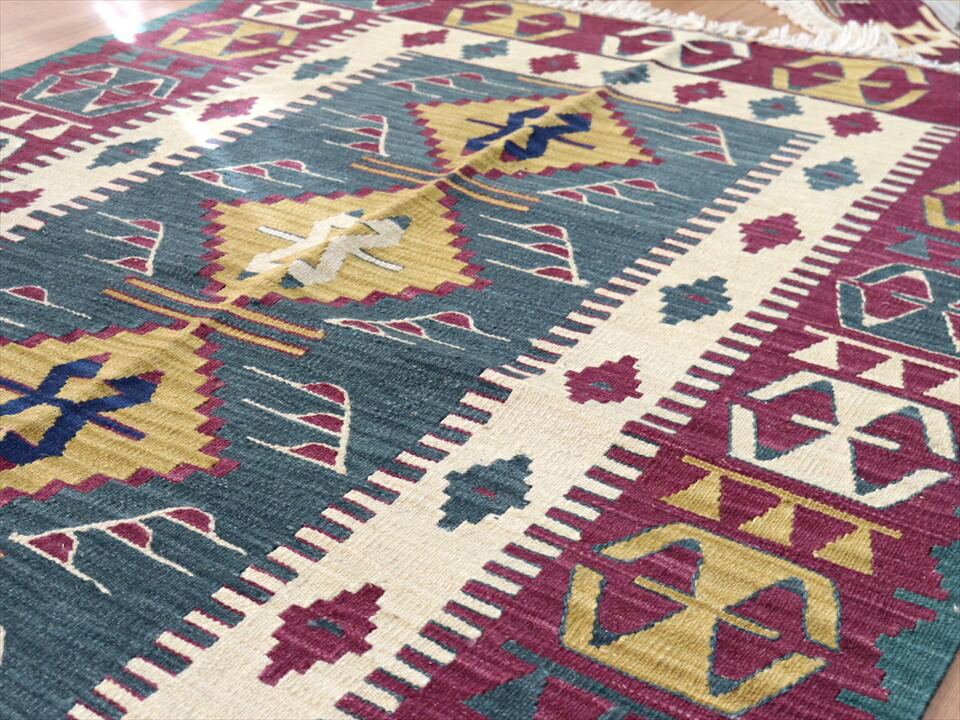 楽天市場】トルコキリム ウシャク産 176×115cmブルーグリーン/ 赤紫