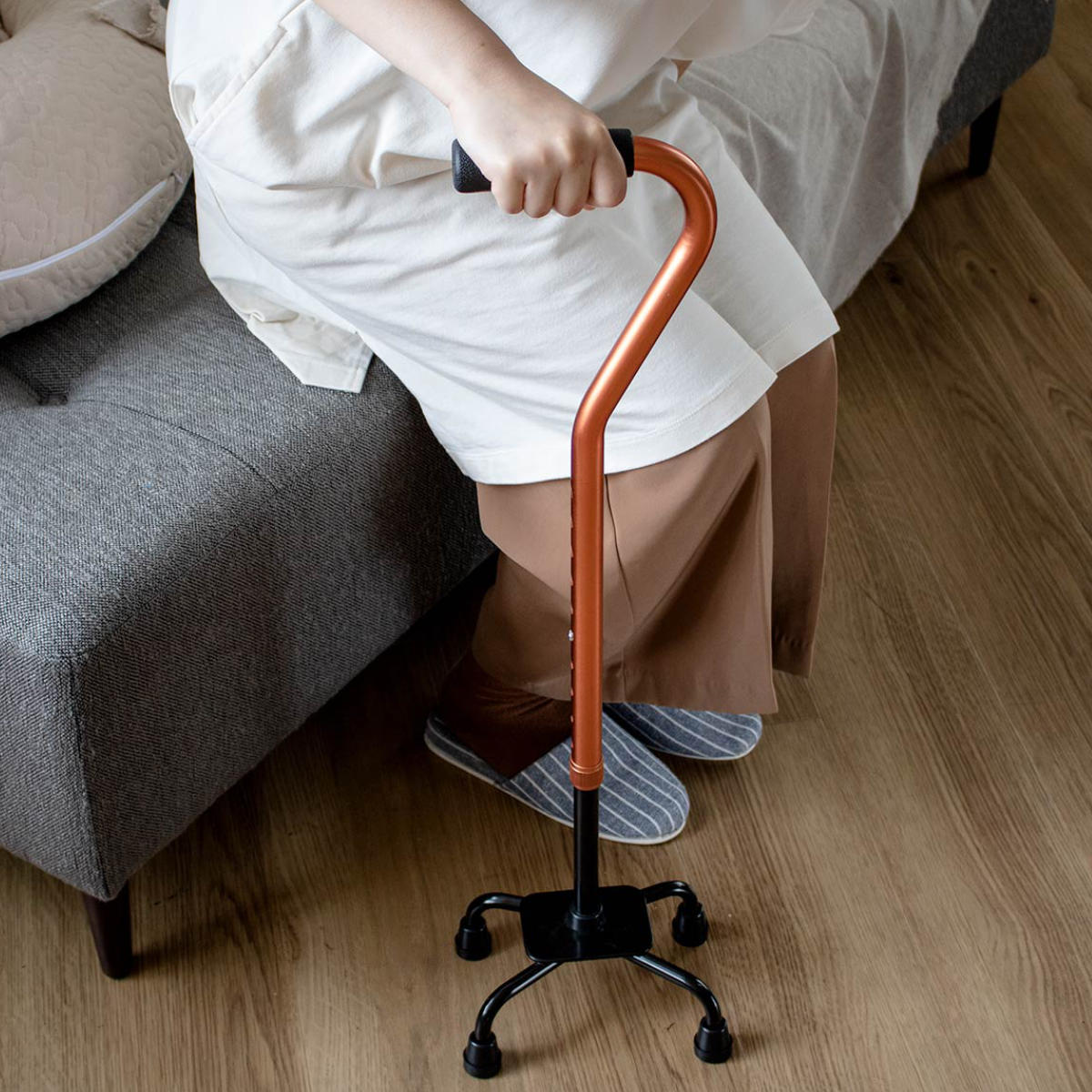 楽天市場】杖 4点杖 アルミ製 軽量 ステッキ 多点杖 自立式 非課税