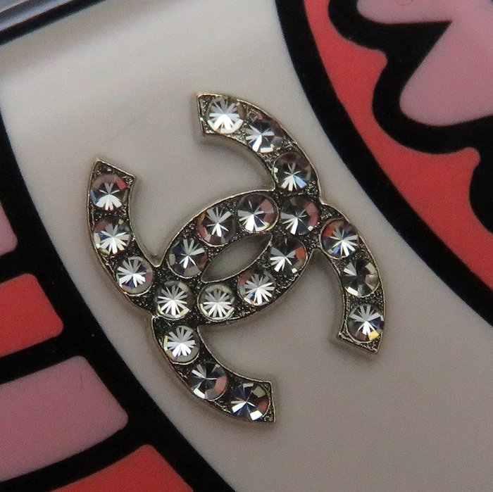 CHANEL ラウンドミラー型ブローチ CHANEL ラウンドミラー型ブローチ