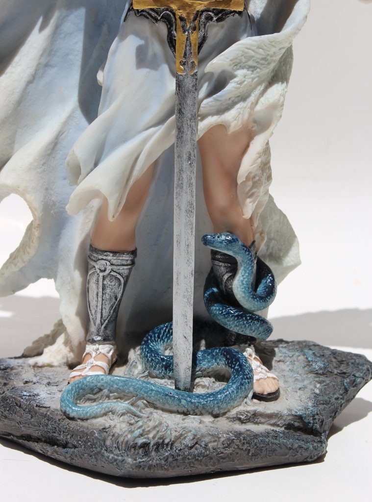 楽天市場】剣と三対六枚の翼を持つ熾天使（セラフィム） ライトカラー