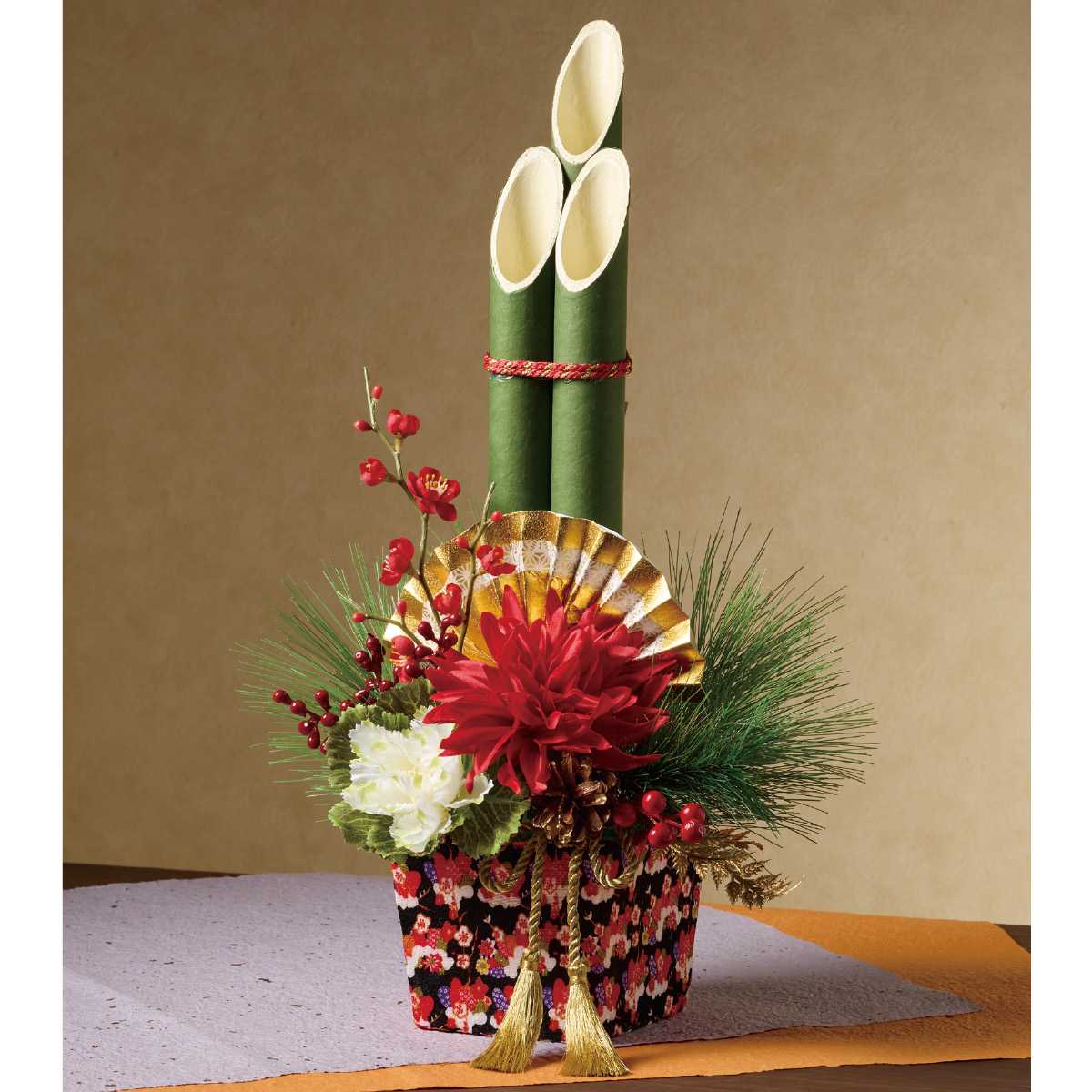 伝統的な門松 竹と松の正月飾り 楽天市場】【天然竹使用】彩竹門松 高さ150cm 1台150cmのビッグサイズ