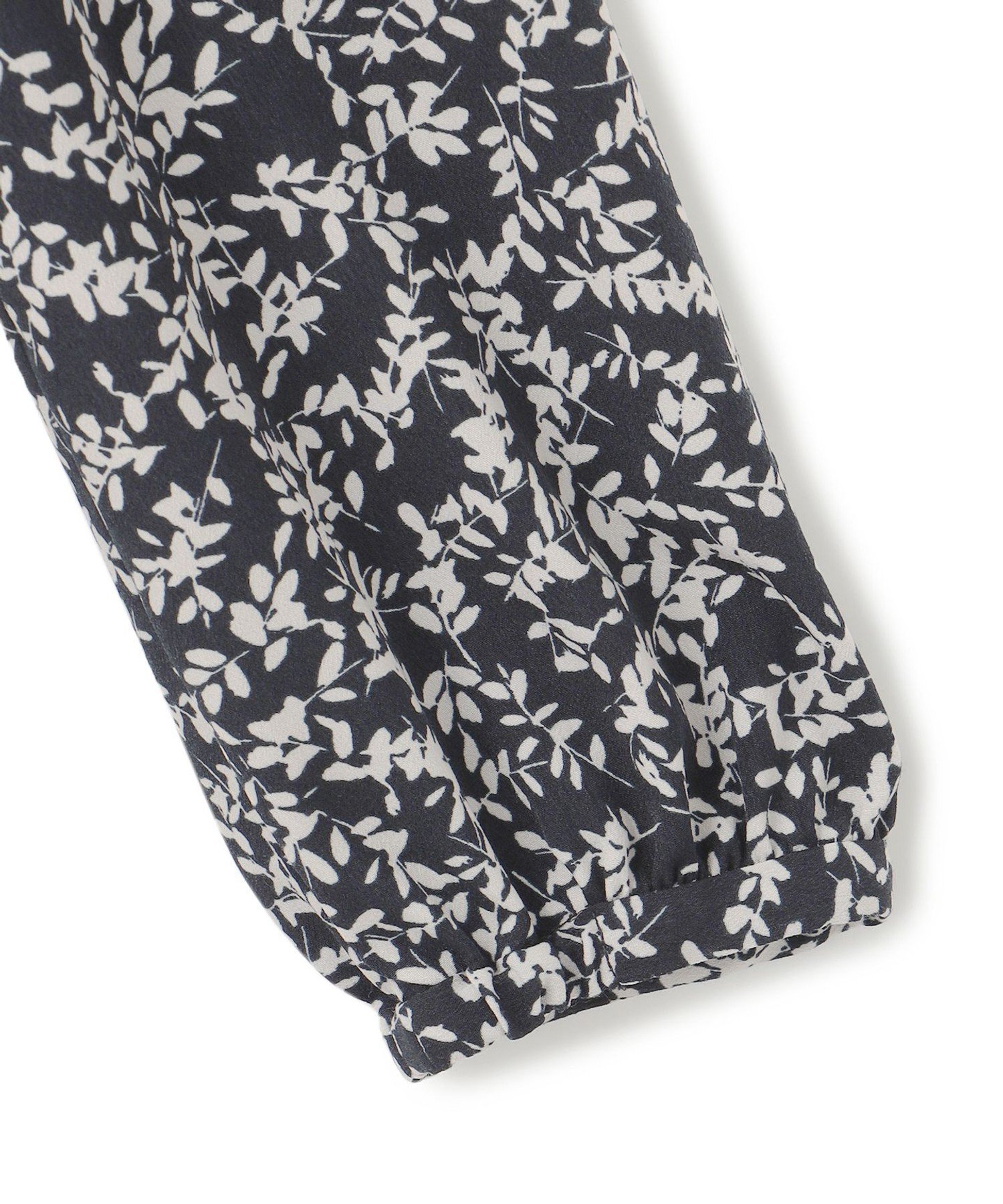 23区｜【洗える】シャドーリーフ プリント ブラウス | Rakuten Fashion