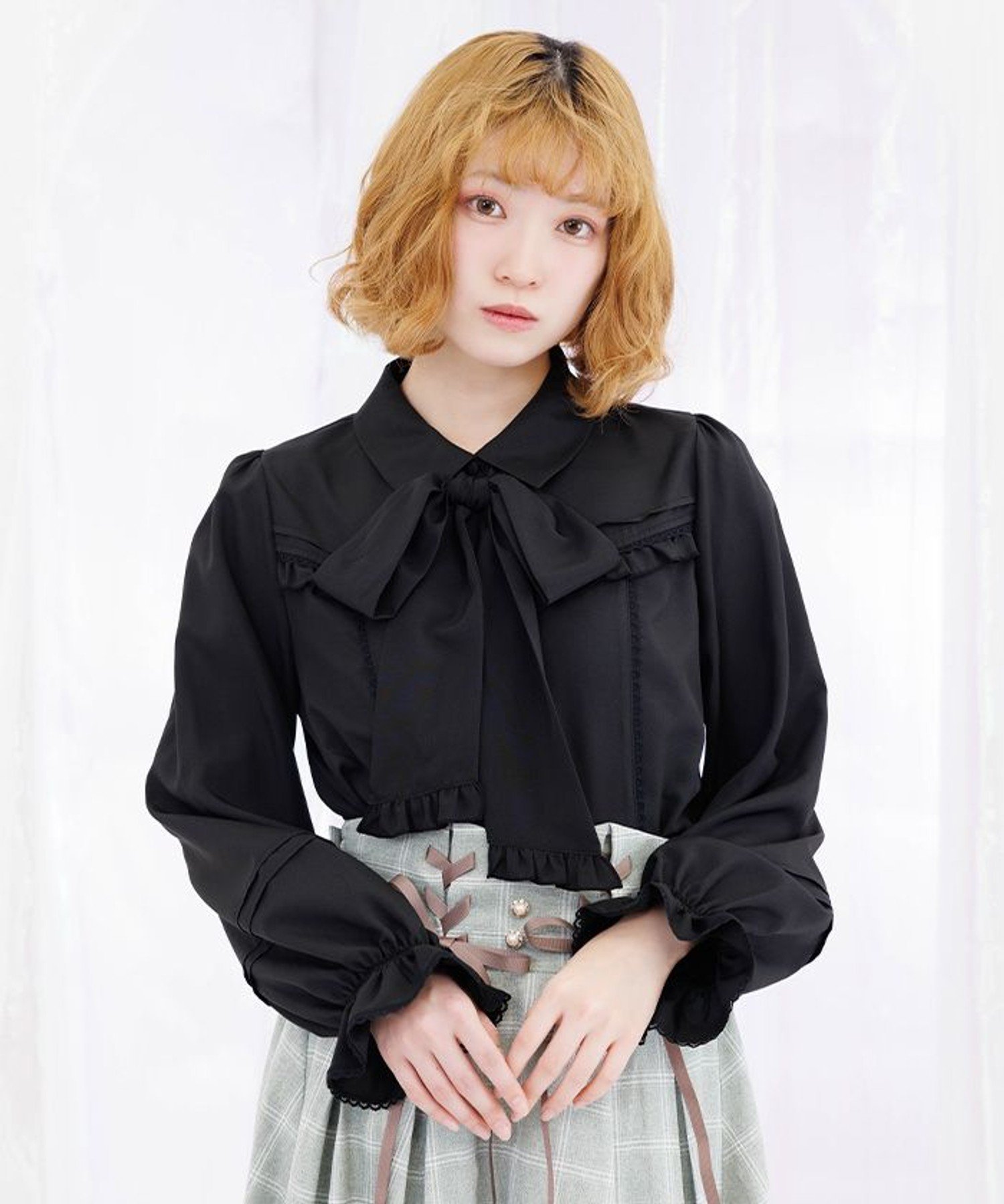 axes femme｜ボウタイリボン付きフリルブラウス | Rakuten Fashion