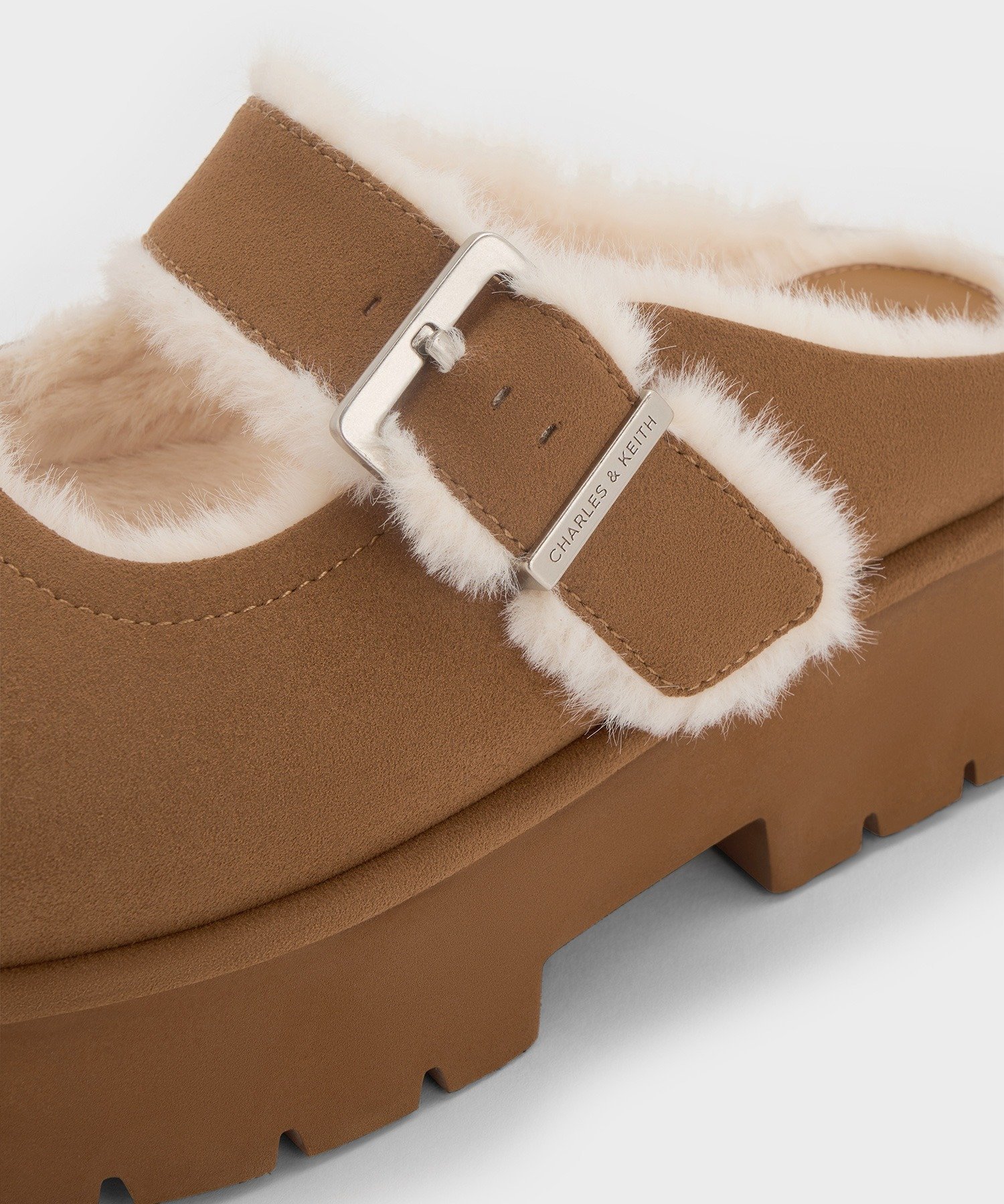 CHARLES & KEITH｜Bergen ベルゲン テクスチャーファートリムバックル