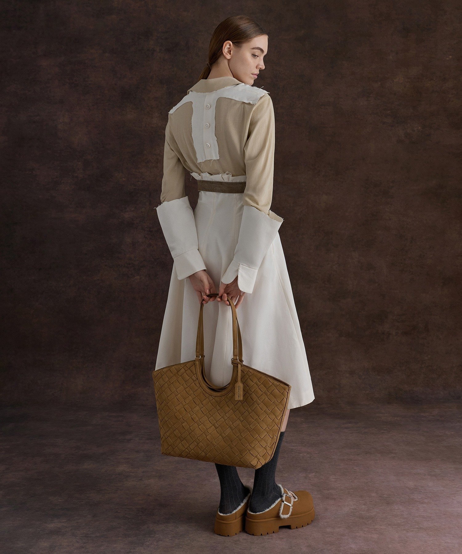 CHARLES & KEITH｜Bergen ベルゲン テクスチャーファートリムバックル