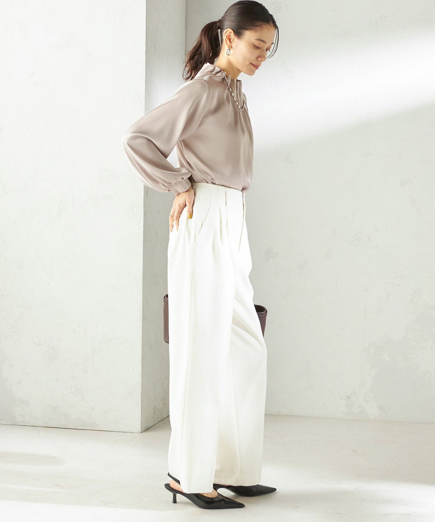 SHIPS ヴィンテージ サテン ネック ギャザー ブラウス シップス SHIPS 《追加》〈手洗い可能〉ヴィンテージ サテン ネック