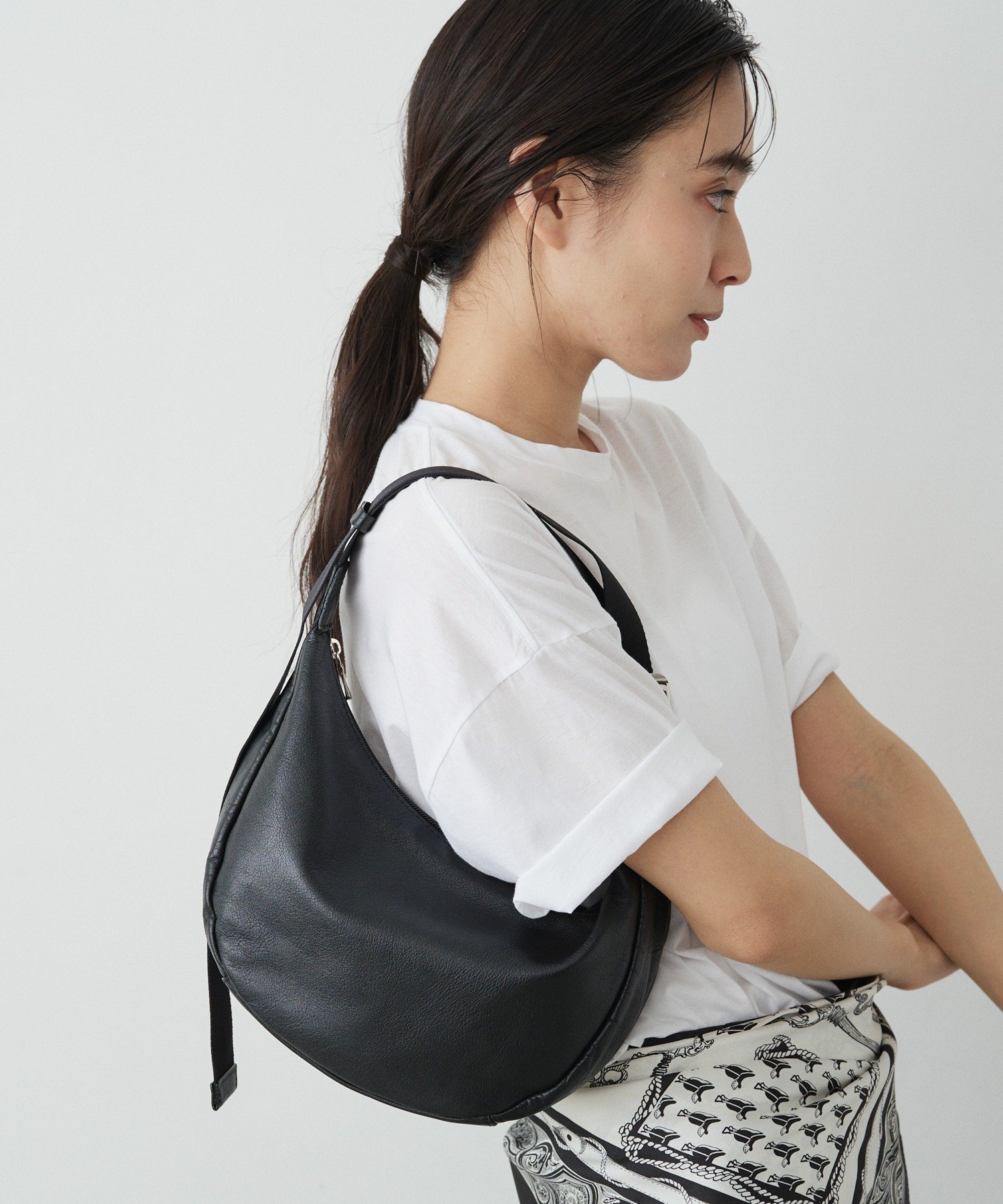 russet｜《3/4~価格改定》ソフトレザーラウンドショルダーバッグ