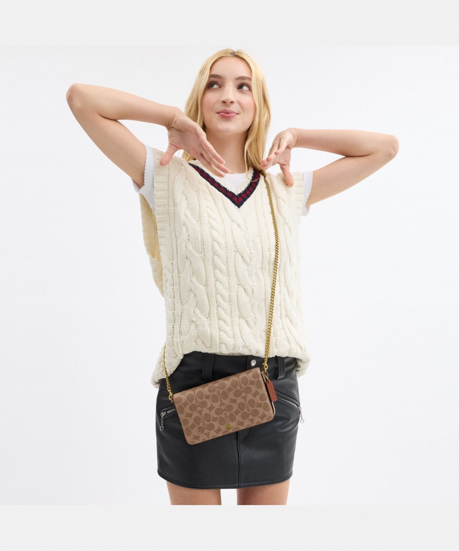 COACH｜【公式】ミラ クロスボディ バッグ・シグネチャー キャンバス