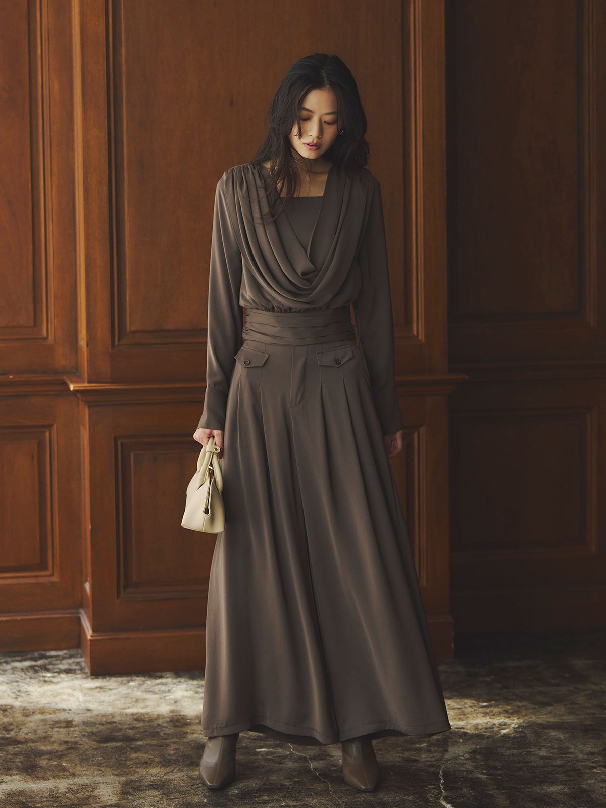 anuans｜パウダーサテンドレープトップス | Rakuten Fashion(楽天