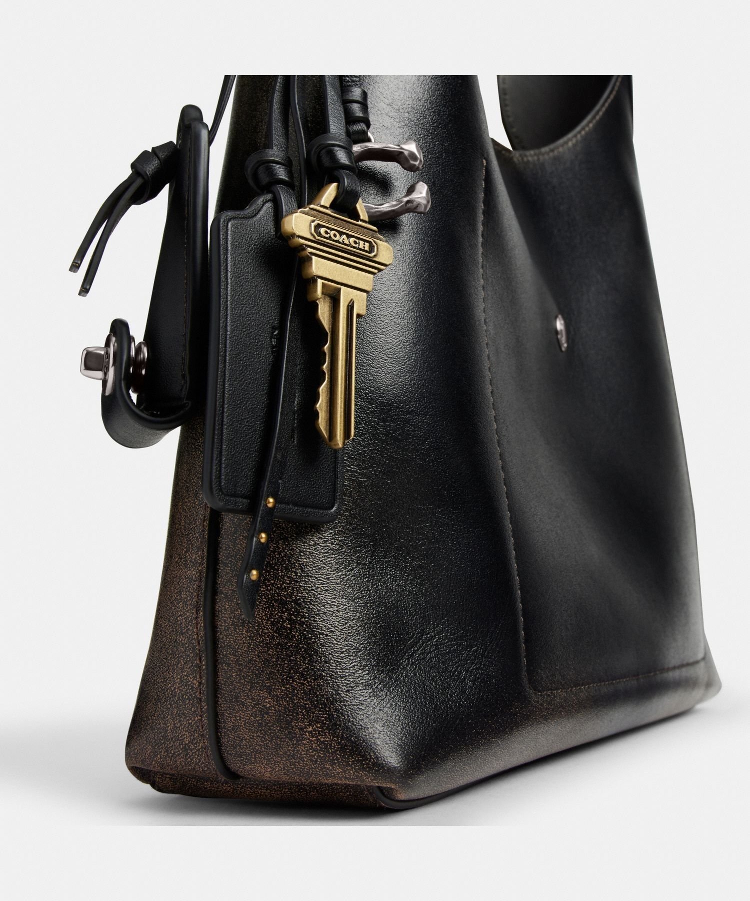 COACH｜【公式】ブルックリン ショルダー バッグ 28・ラブド レザー