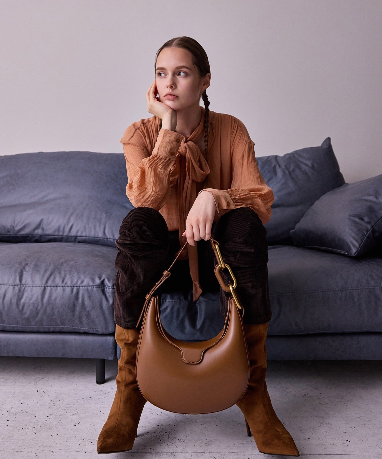 CHARLES & KEITH｜Kora コラ メタリックアクセントムーンバッグ
