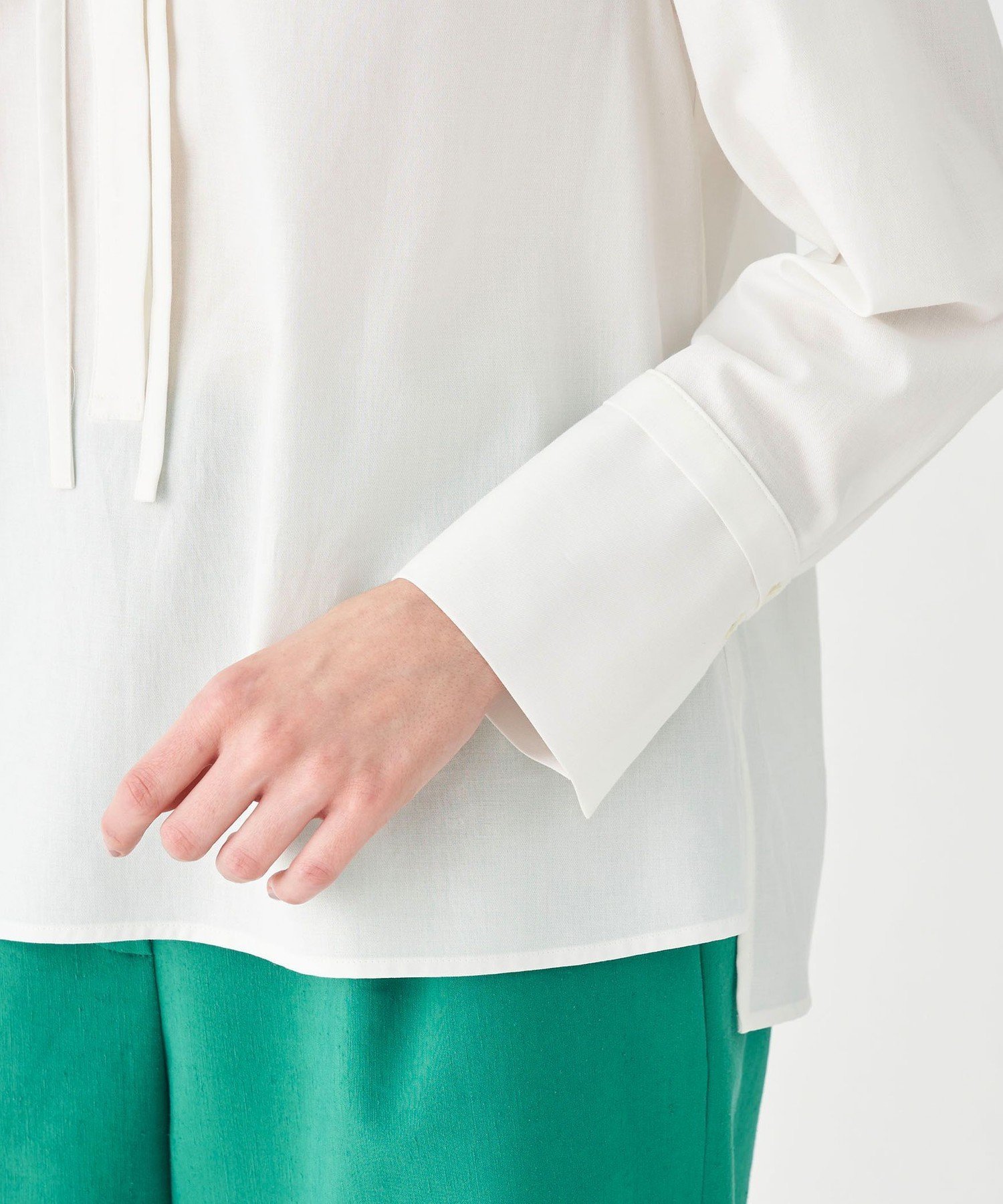 TOMORROWLAND｜クリスタルコットン ギャザーVネックブラウス | Rakuten