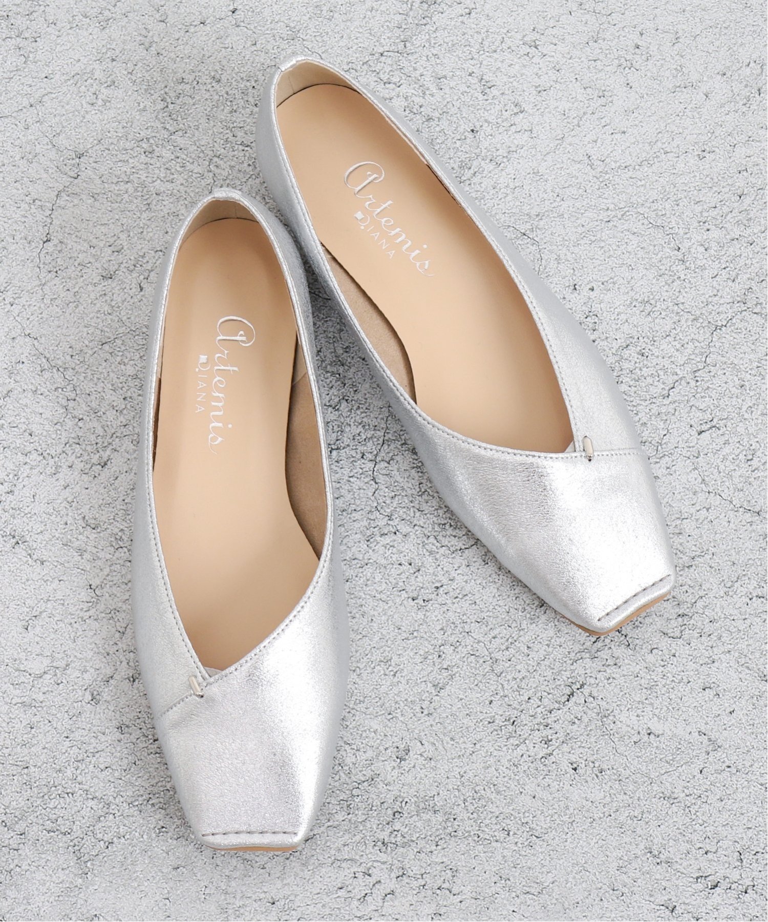 artemis by DIANA｜【片足150g】超軽量スクエアトゥフラットシューズ