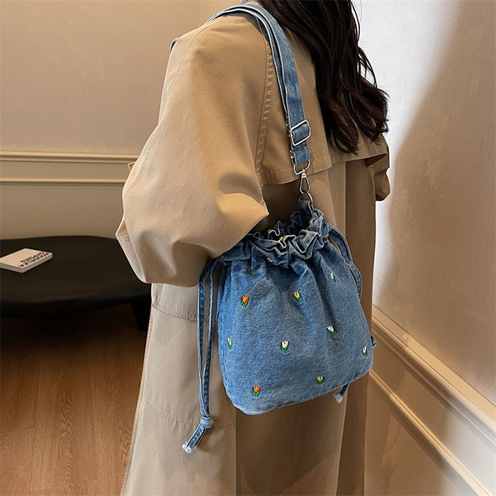 楽天市場】花刺繍デニムバッグ デニム ショルダーバッグ レディース