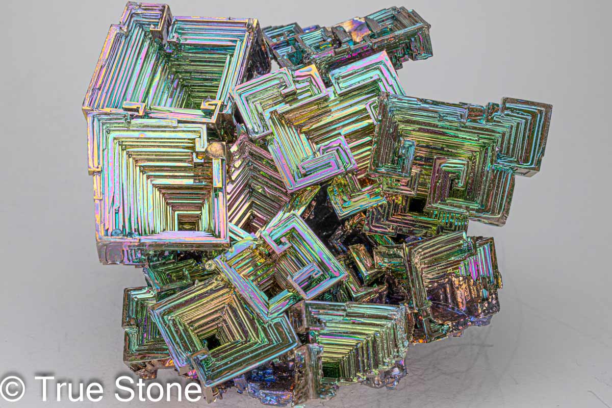 楽天市場】希少 巨大 ビスマス 結晶 重量 1489g 元素記号 Bi 原子番号