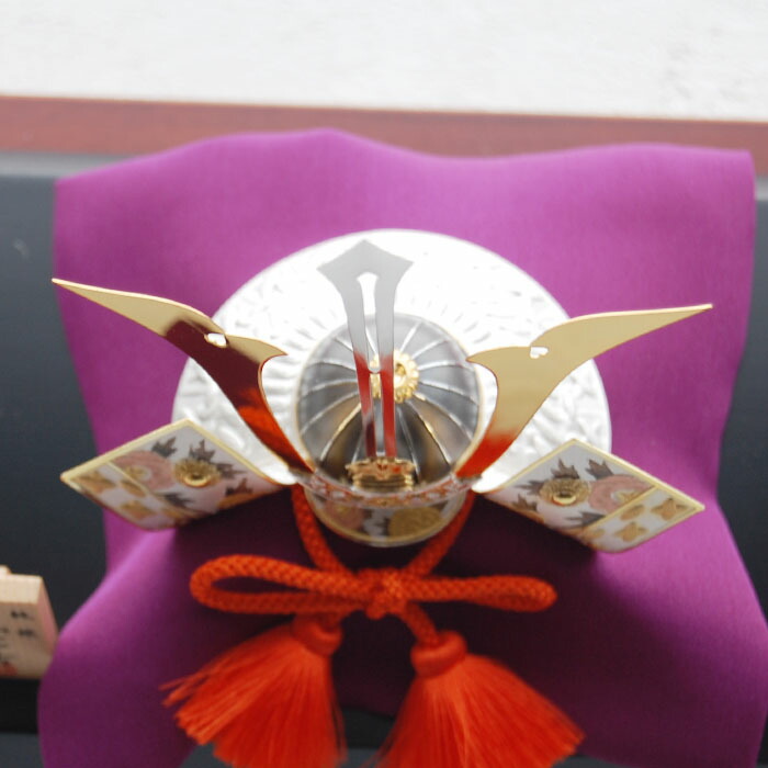 楽天市場】純銀 兜 4号(剣付) 五月人形 銀細工 関工芸 武比古