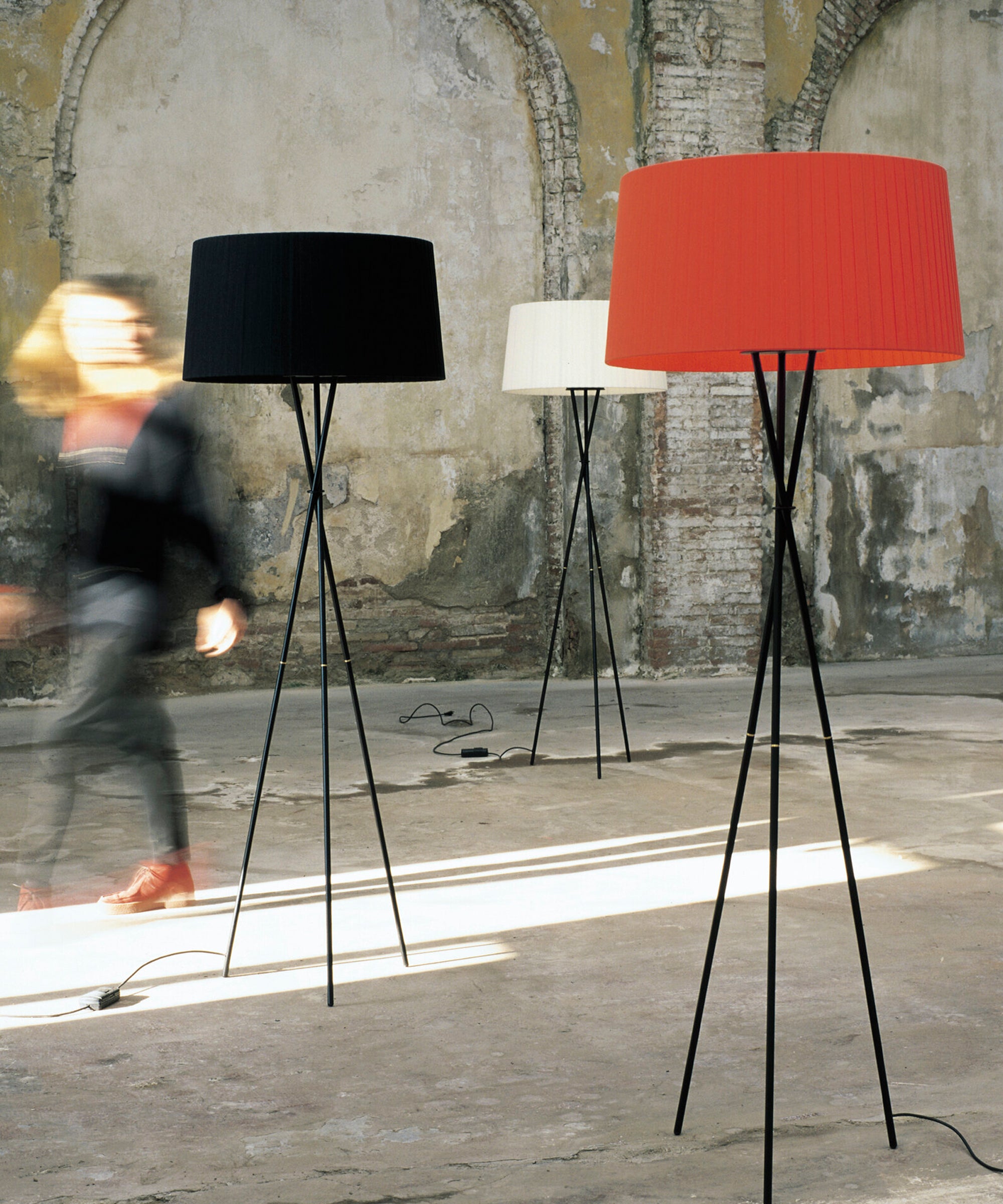 Tripode G5 Floor Lamp | Modern Lighting by Santa & Cole – TRNK