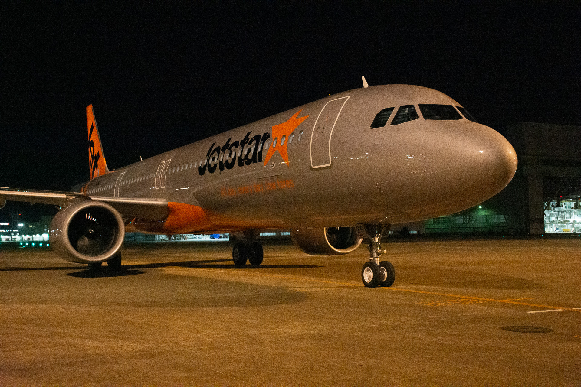 ジェットスター、最新鋭機A321LR初号機が成田到着！ 新デザインで