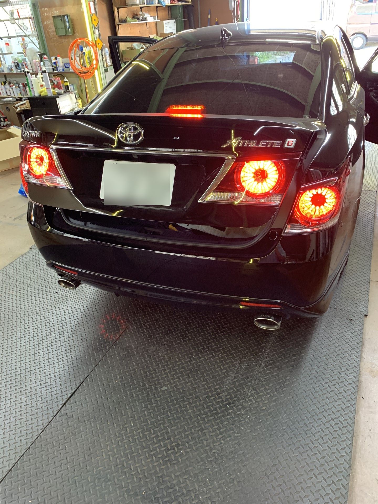 210系後期クラウンアスリートの4灯化加工 | トレードゲート