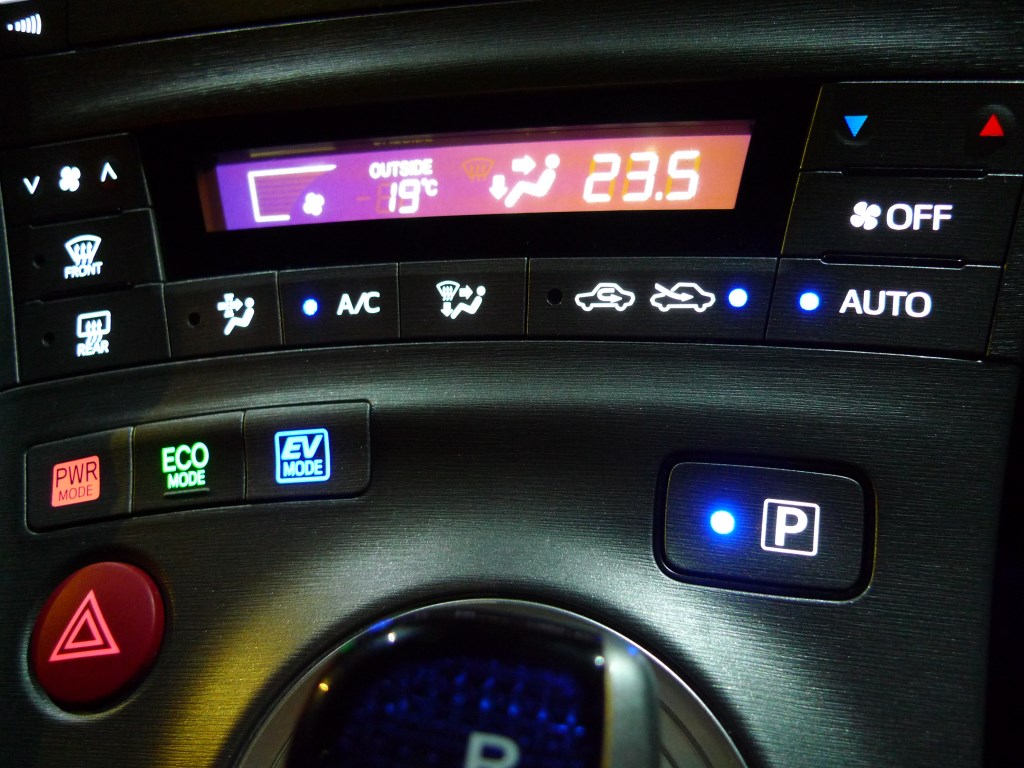 30プリウスのパネル類全LED打ち替え | トレードゲート