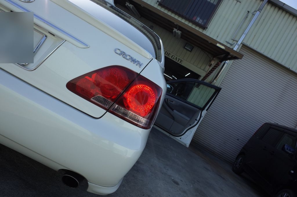 18型クラウンのテールランプ修理2連発（4灯化） | トレードゲート